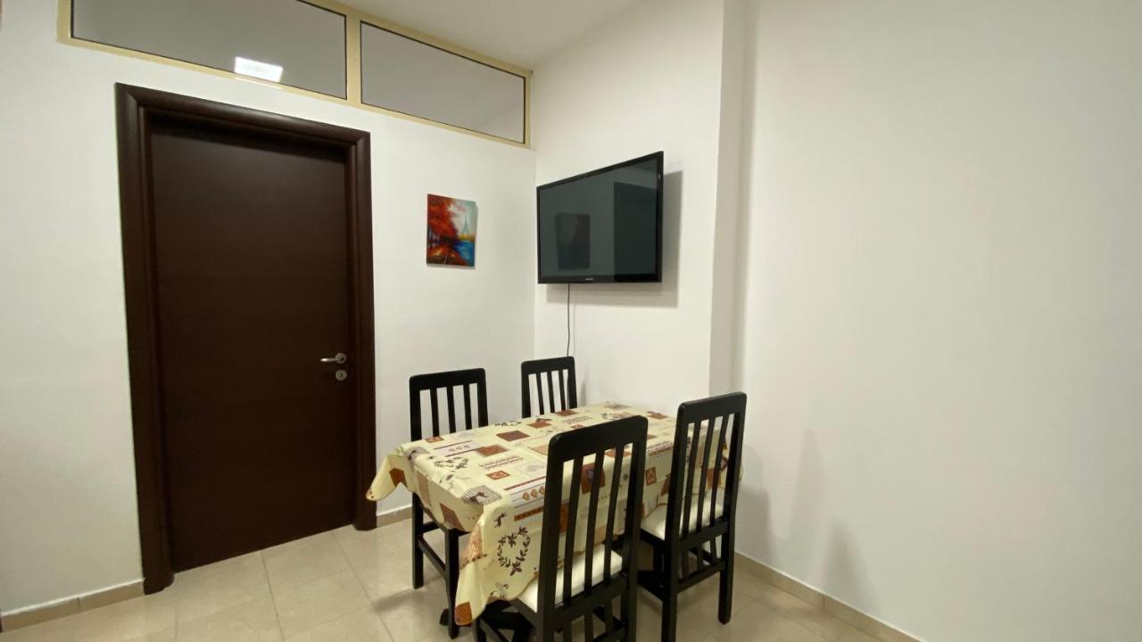 Anna'S Apartament Lushnjë Extérieur photo