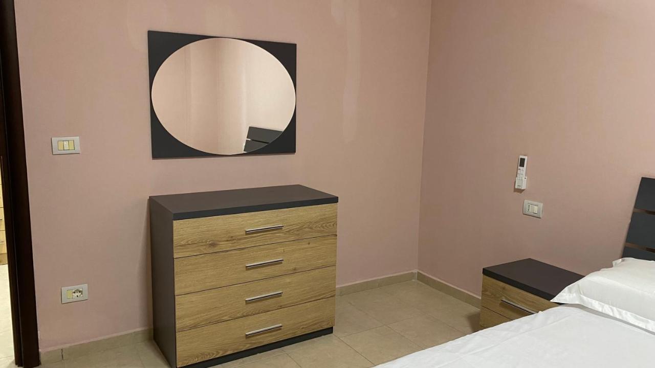 Anna'S Apartament Lushnjë Extérieur photo