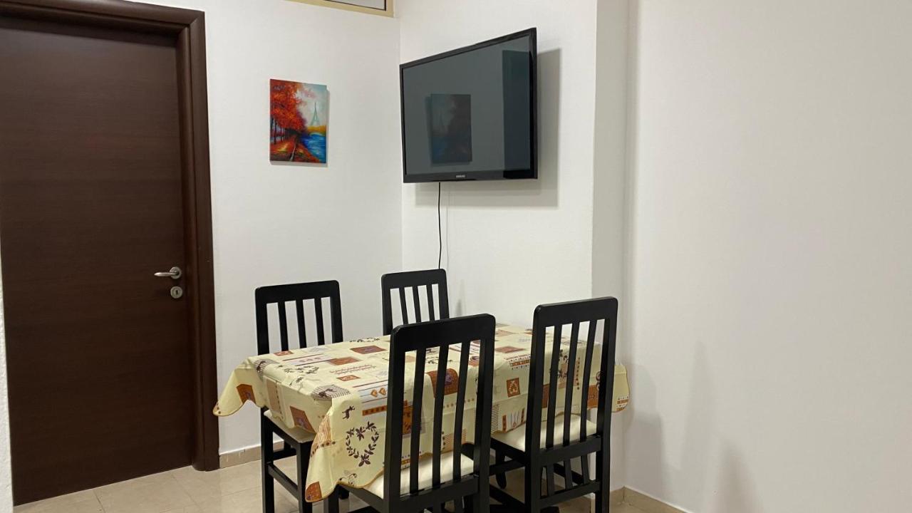 Anna'S Apartament Lushnjë Extérieur photo